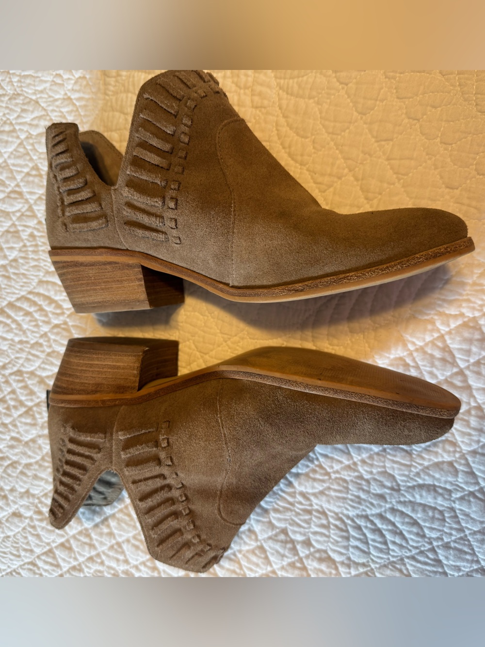 Vince Camuto Pevista Light Brown Suede Ankle Booties-GUC-Sz 9.5